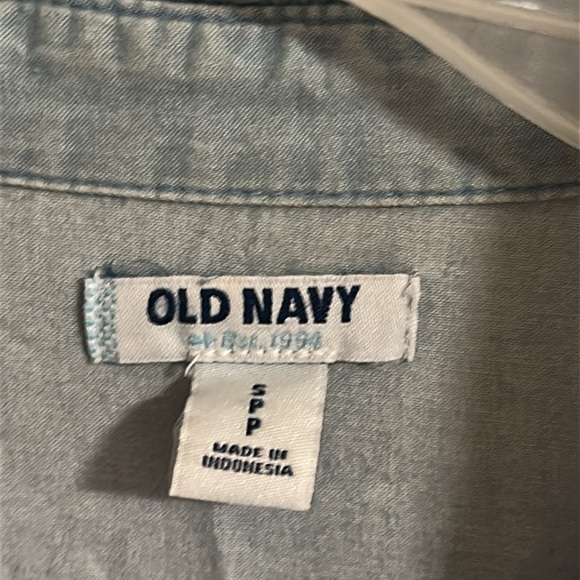 Old Navy Denim Chambray Button Down Shirt with Roll-Up Sleeves Size Small Petite - Picture 3 of 6